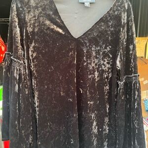 Karen Kane crushed velvet long sleeve top size M